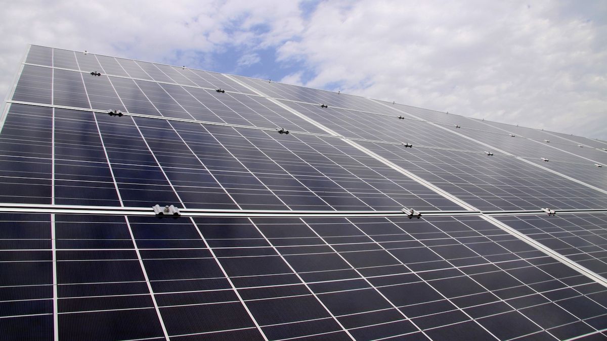 Společnost REMA Systém, a.s. nečelí žádným žalobám kvůli financím provozovatelů solárů